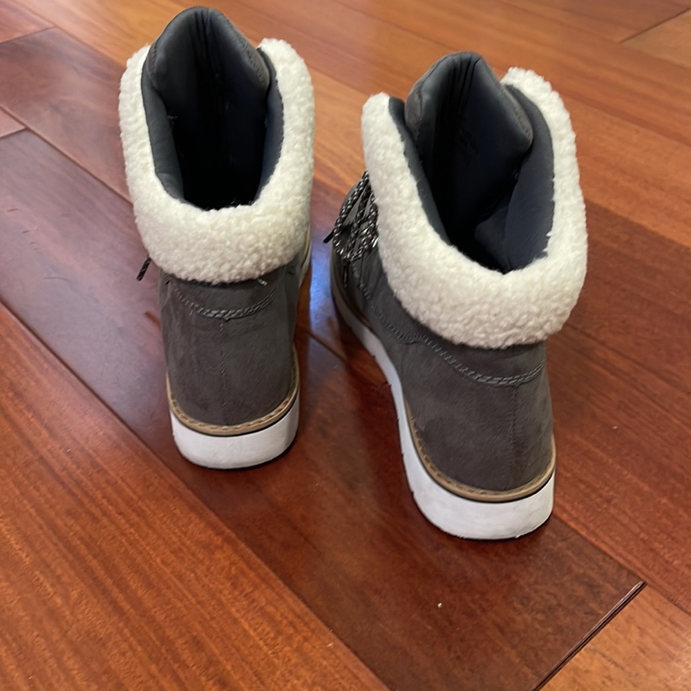 Steve Madden Wharton Grey Suede boots - Picture 3 of 4